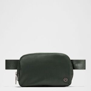 Lululemon Everywhere Belt Bag 1L in Rainforest Green